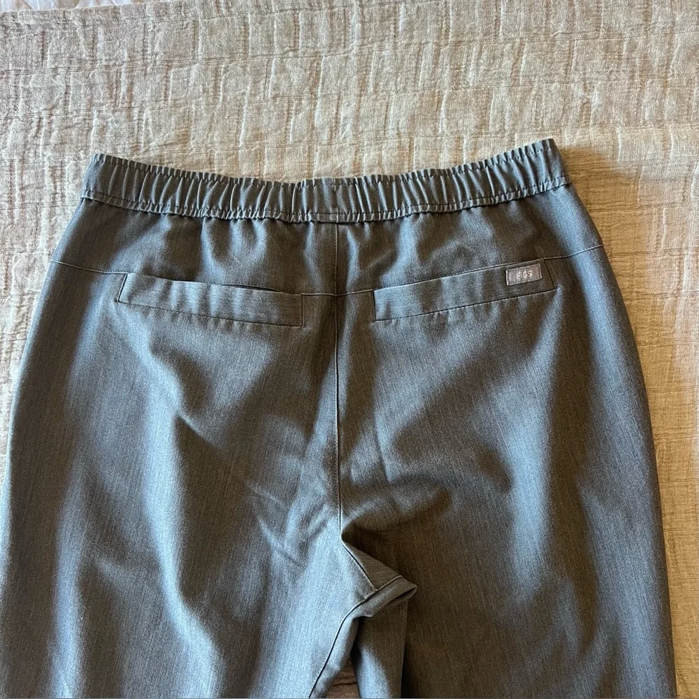 FIGS Graphite Jogger Scrub Pants | Men’s Size Small